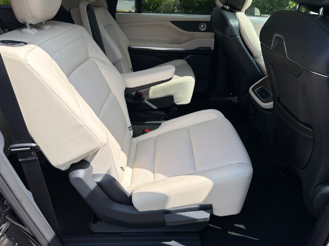New 2027 Lincoln Navigator L Reserve RWD image 16