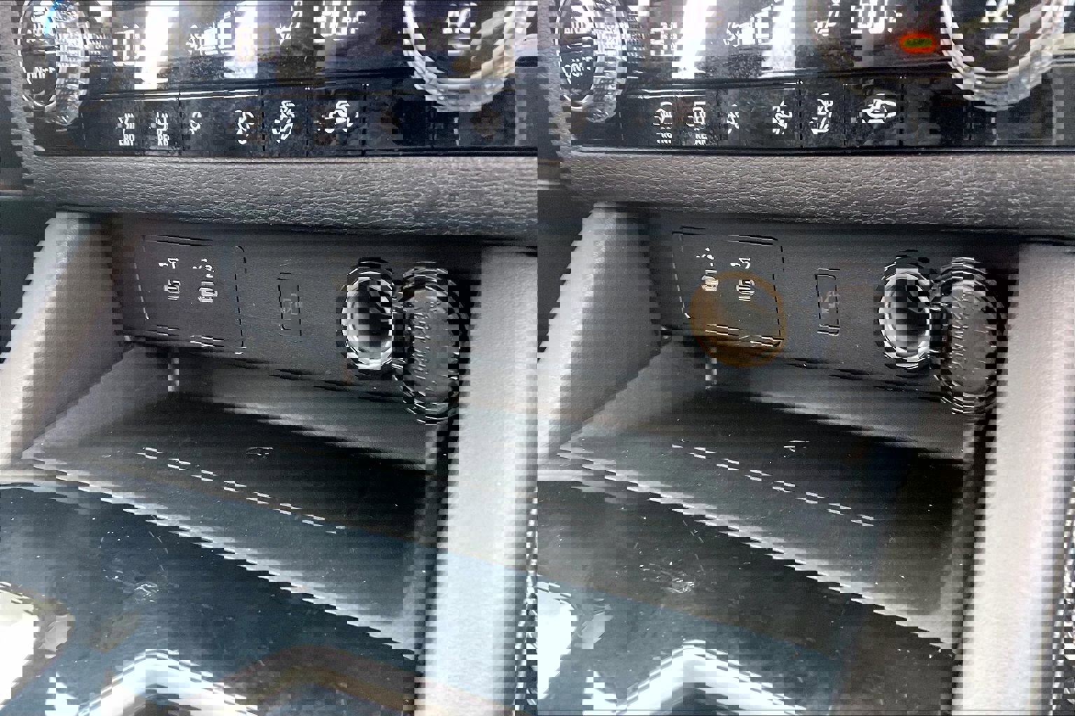 Used 2025 Mitsubishi Outlander SE image 39