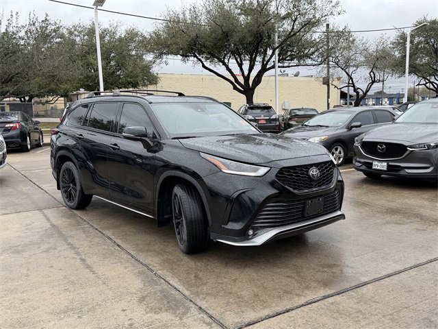 Used 2024 Toyota Highlander XSE image 3