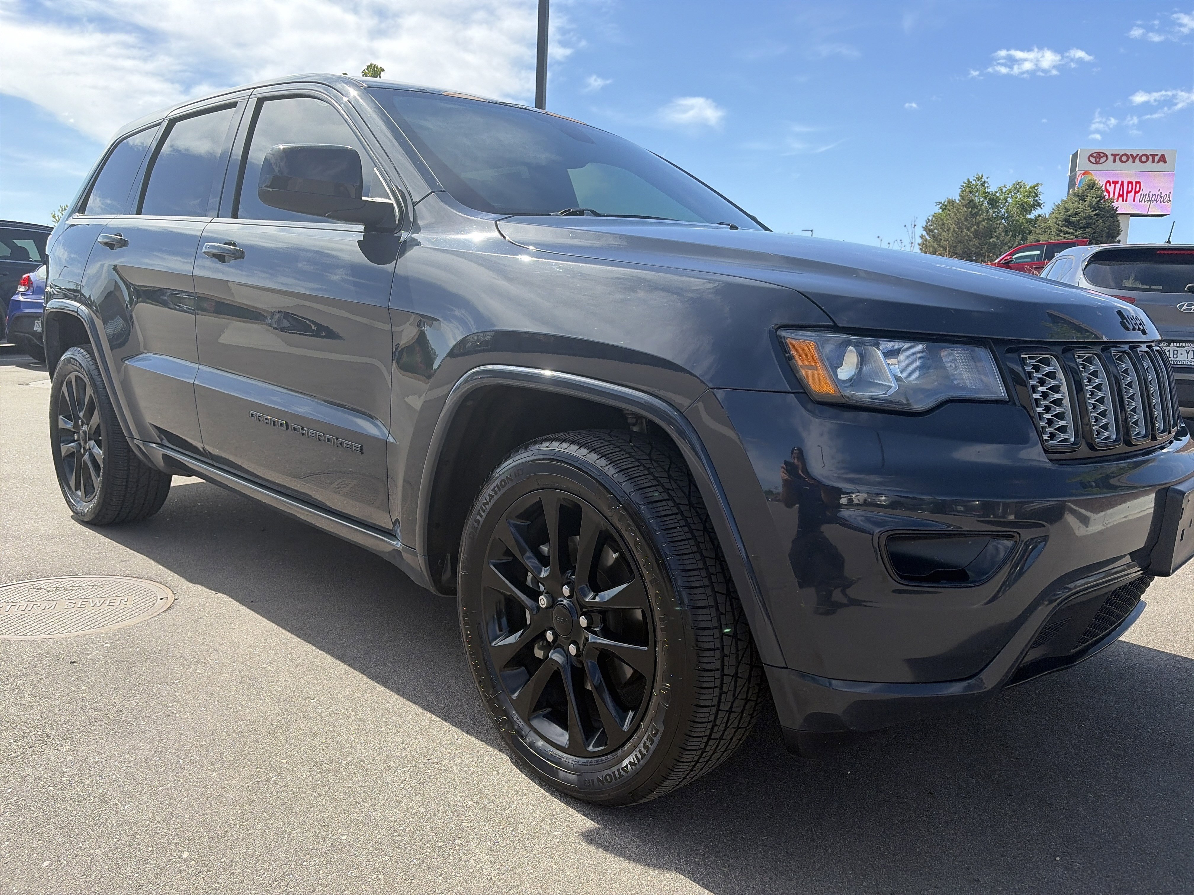 Used 2018 Jeep Grand Cherokee Altitude AWD/4WD image 3