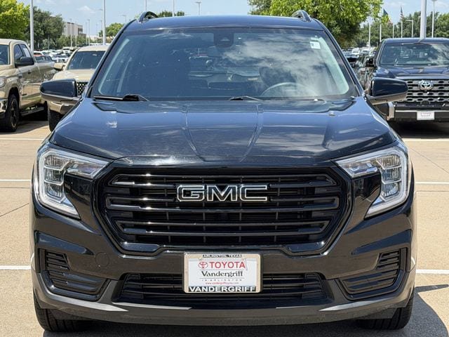 Used 2024 GMC Terrain SLE w/ Driver Convenience Package FWD image 8
