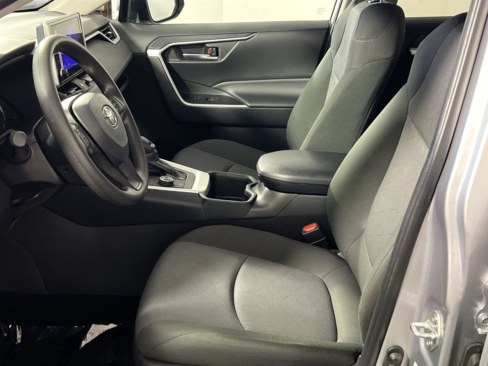 Used 2025 Toyota RAV4 XLE AWD/4WD image 14