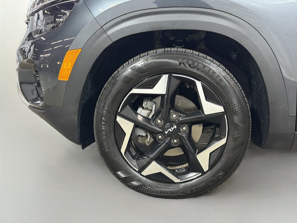 Used 2024 Kia Seltos EX FWD image 32