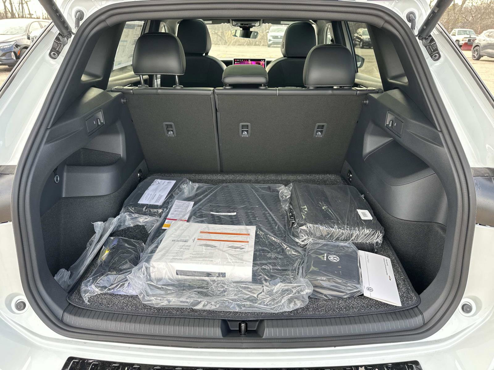 New 2026 Volkswagen Tiguan SE R-Line image 10