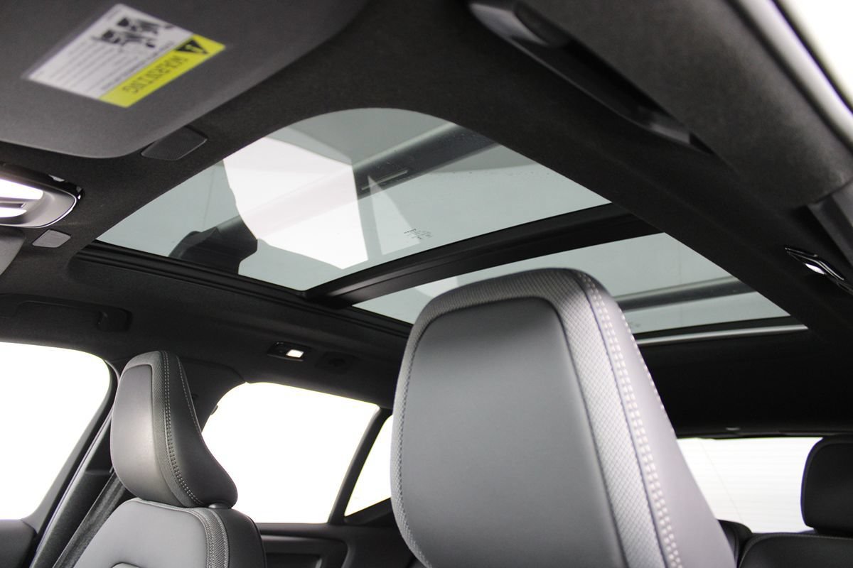 Used 2023 Volvo XC40 Recharge Ultimate AWD/4WD image 14