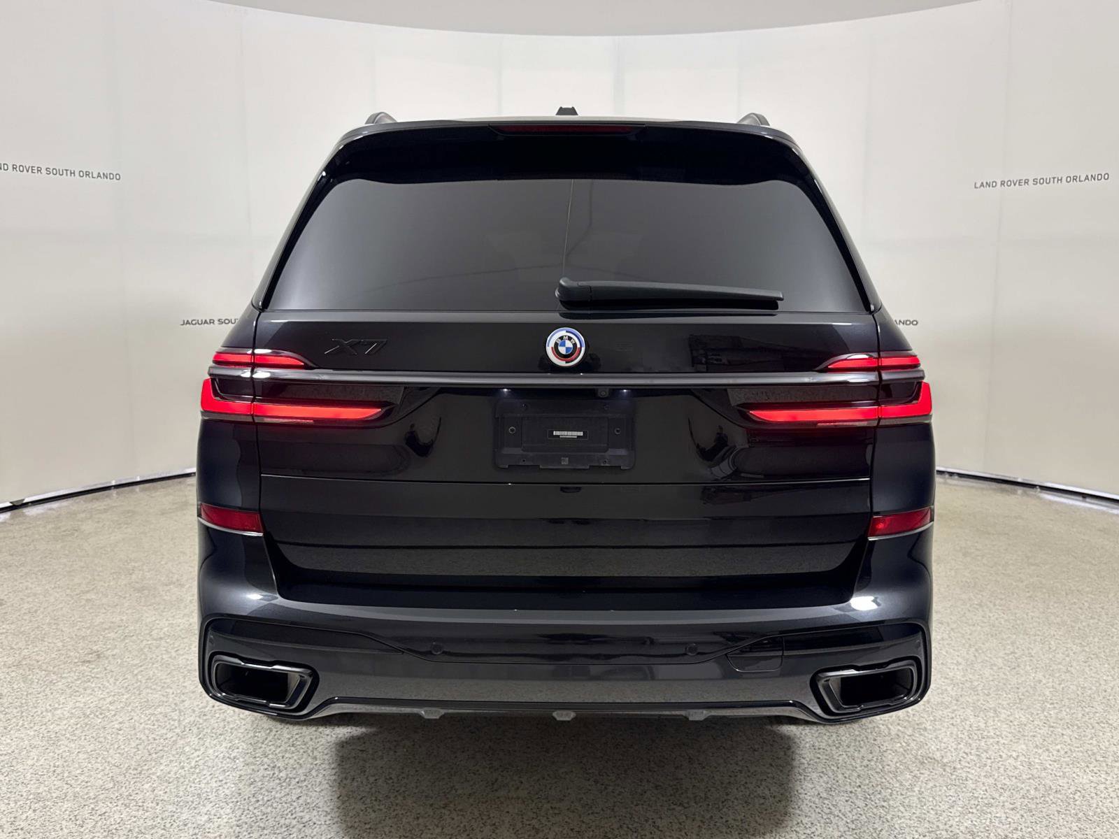 Used 2024 BMW X7 xDrive40i w/ Executive Package AWD/4WD image 4