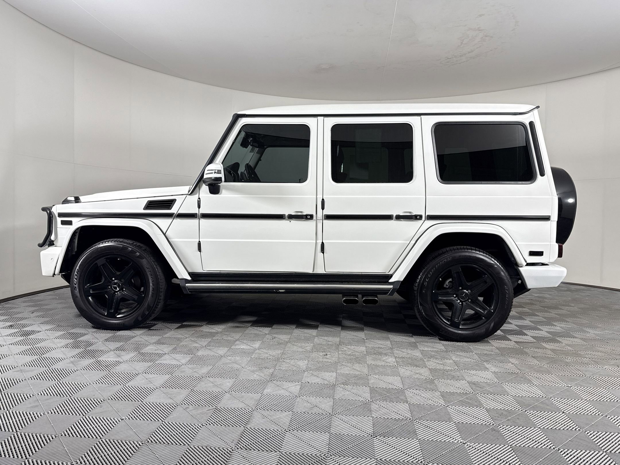 Used 2016 Mercedes-Benz G 550 image 2