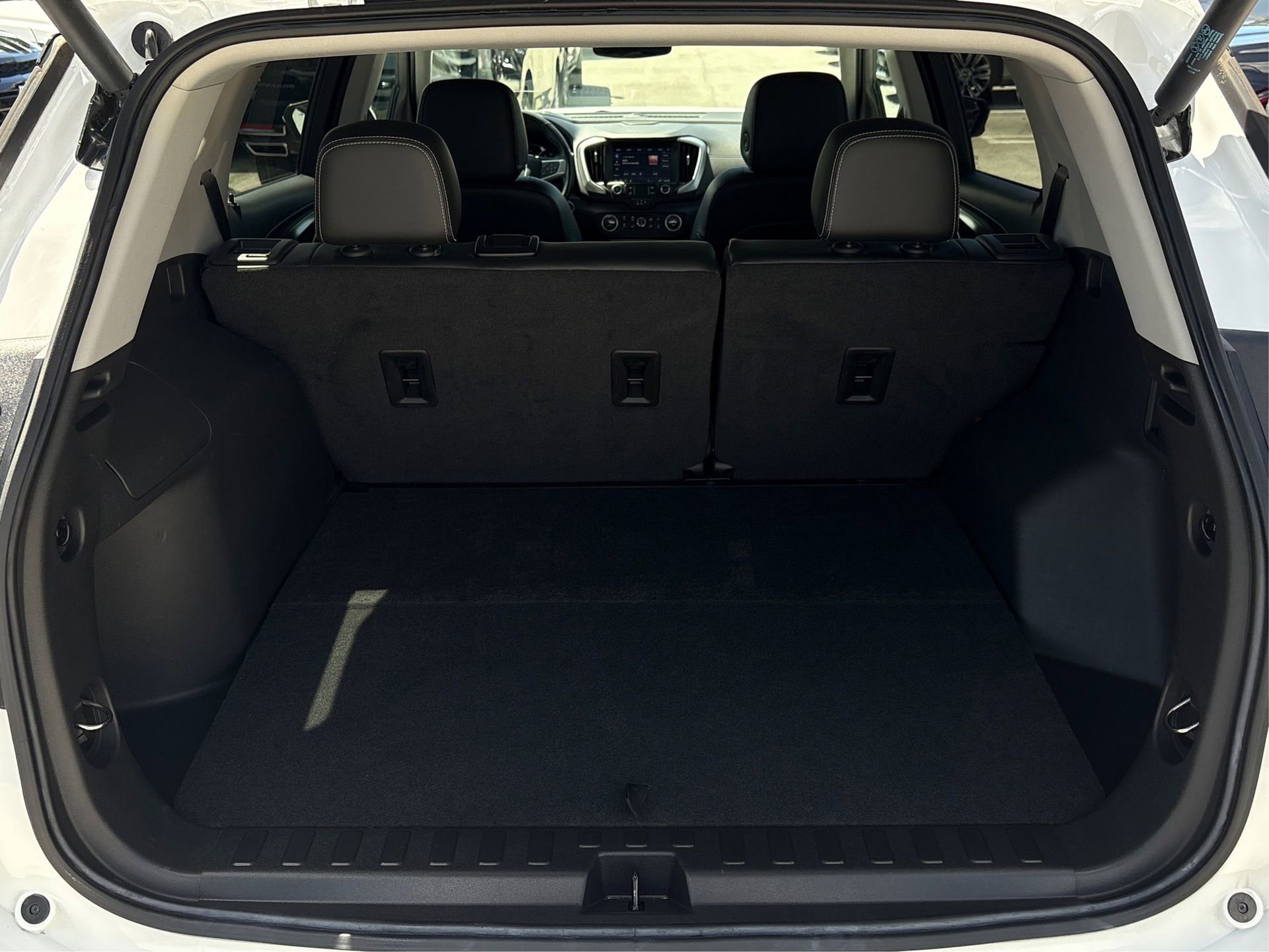 Used 2022 GMC Terrain SLT w/ Infotainment Package II AWD/4WD image 11