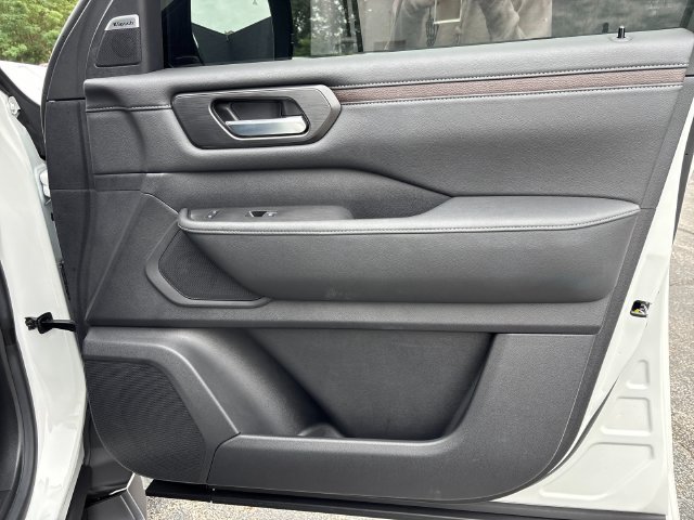 Certified 2026 Nissan Armada SL w/ Captain's Chari Seat Package AWD/4WD image 20