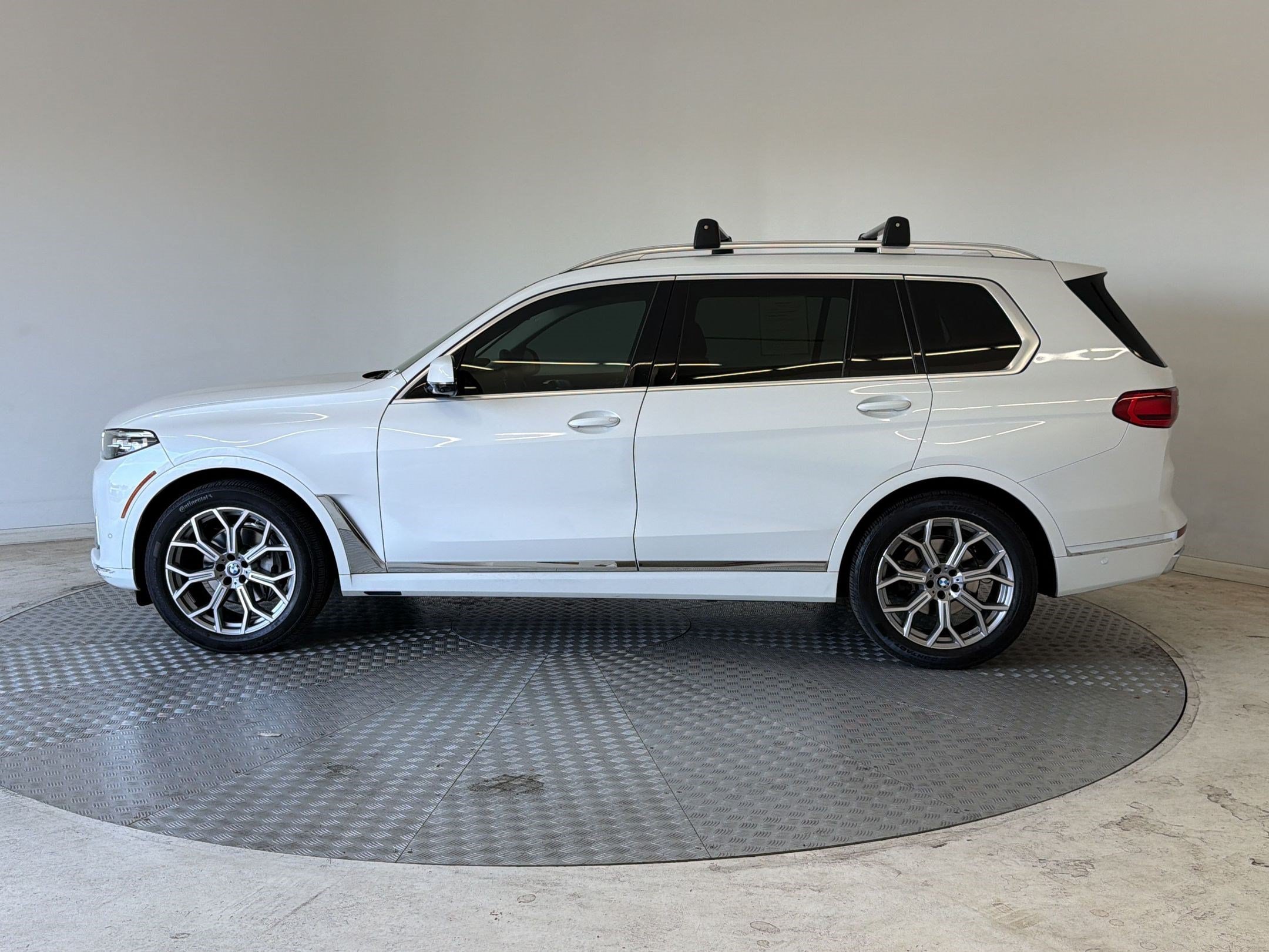 Used 2022 BMW X7 xDrive40i w/ Cold Weather Package AWD/4WD image 2
