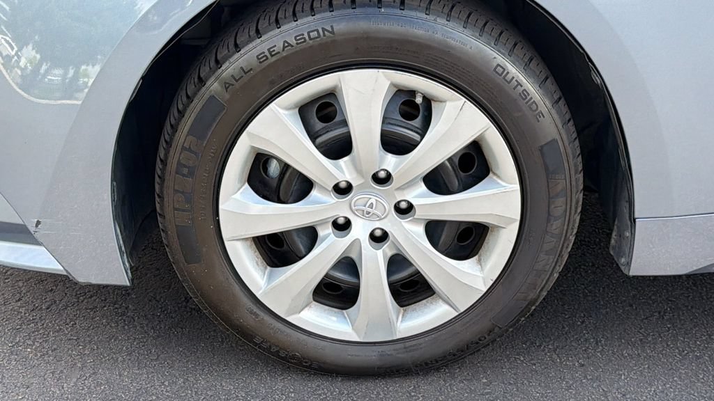 Used 2022 Toyota Corolla LE FWD image 9