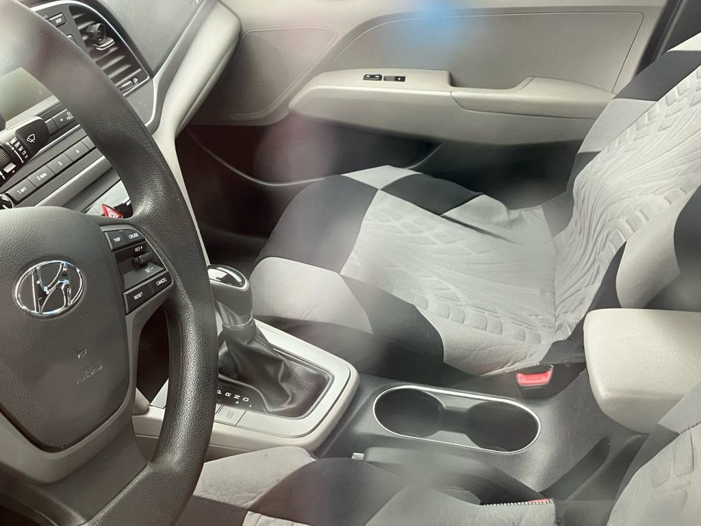 Used 2017 Hyundai Elantra SE image 5