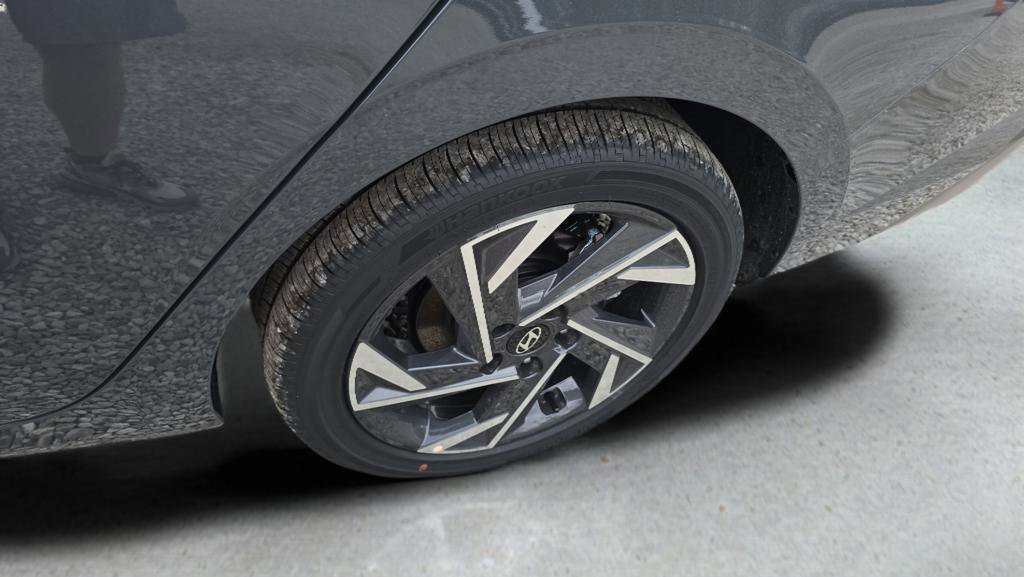New 2026 Hyundai Elantra Limited FWD image 32