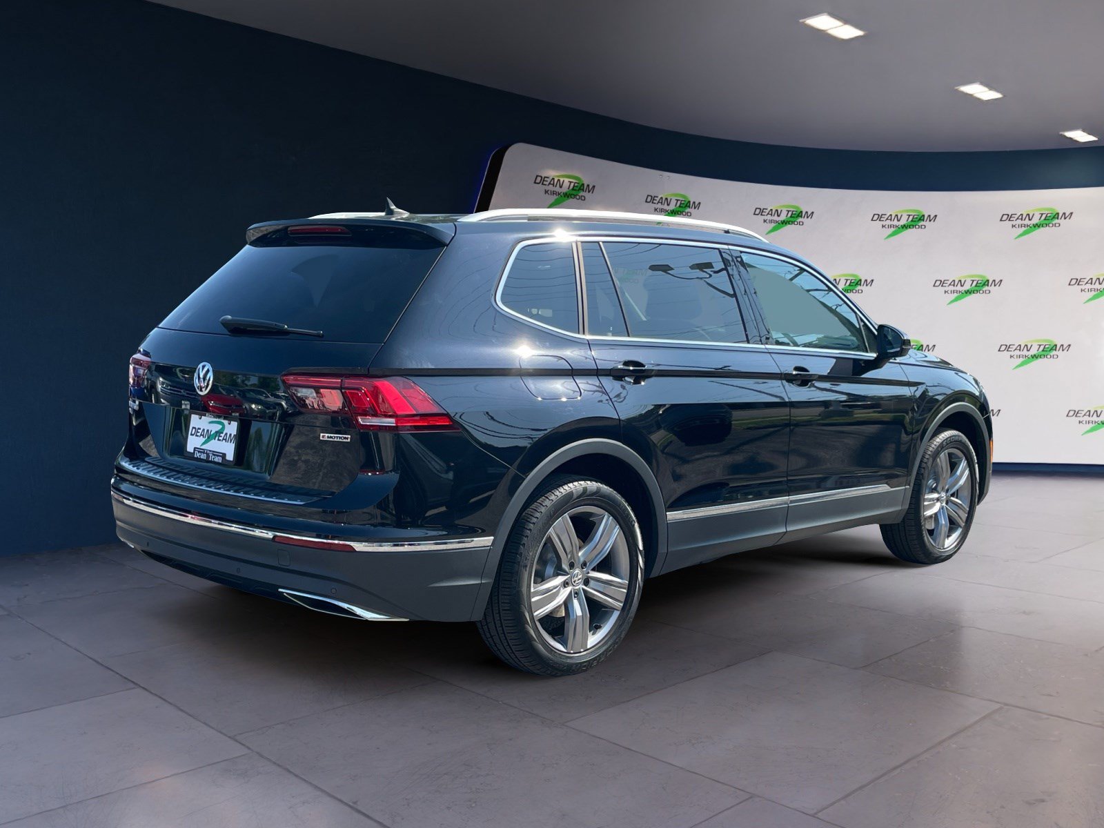 Used 2021 Volkswagen Tiguan SEL AWD/4WD image 4