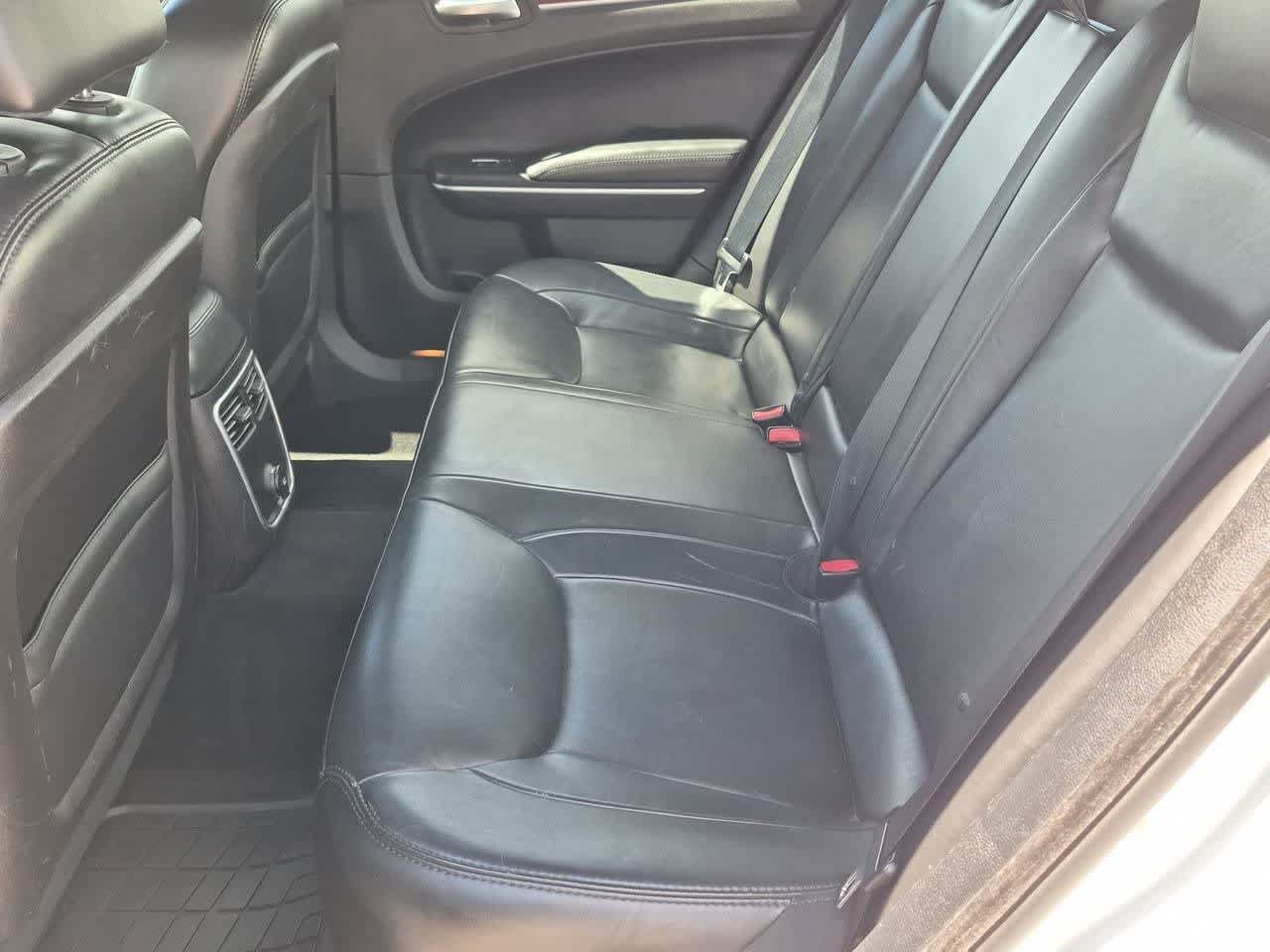 Used 2014 Chrysler 300 RWD image 19