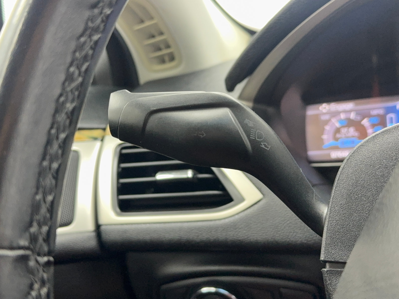 Used 2016 Lincoln MKZ Hybrid w/ Equipment Group 500A Select FWD image 33