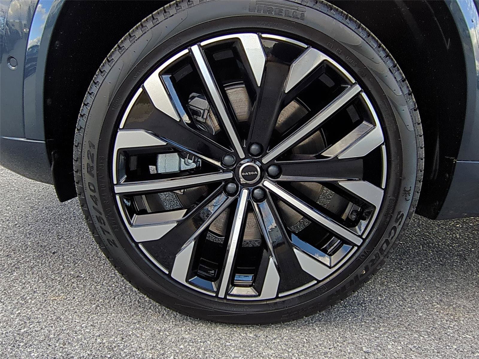 New 2026 Volvo XC90 T8 Plus w/ Protection Package Premier AWD/4WD image 23