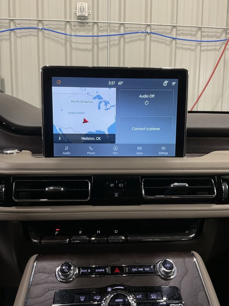 Used 2023 Lincoln Aviator Reserve w/ Equipment Group 201A image 18