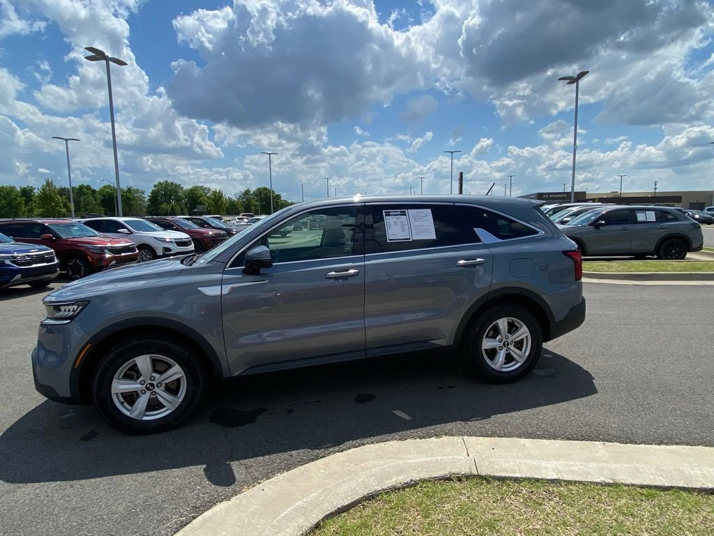 Used 2021 Kia Sorento LX image 4