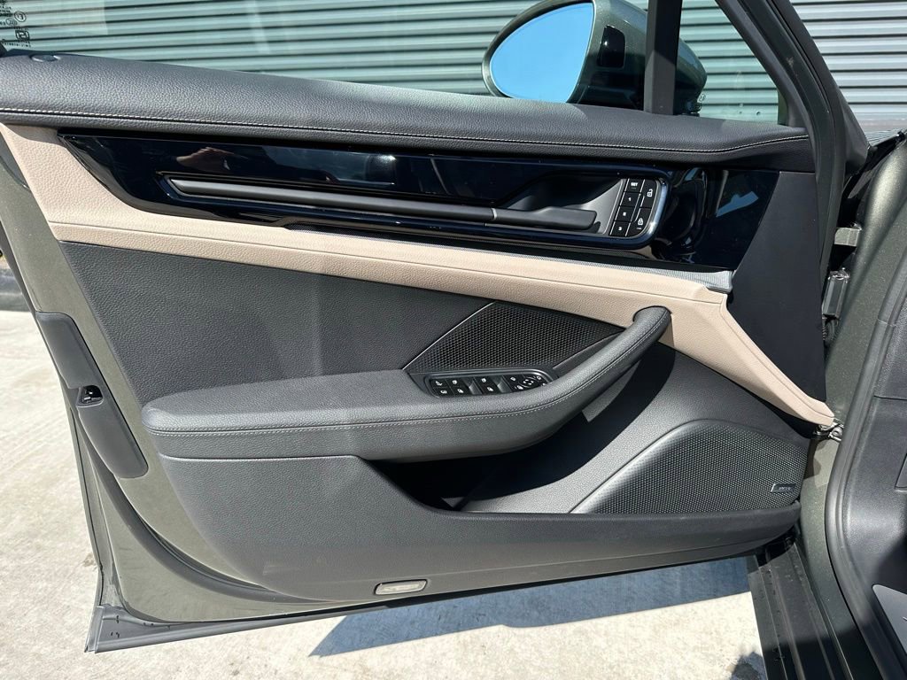 Used 2026 Porsche Panamera 4 E-Hybrid AWD/4WD image 18