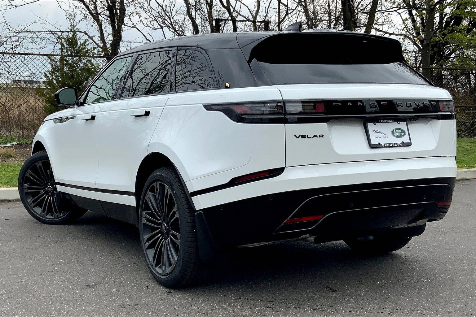 New 2026 Land Rover Range Rover Velar Dynamic SE image 12
