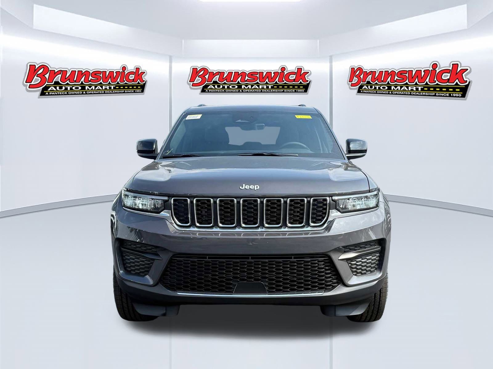 New 2025 Jeep Grand Cherokee Laredo w/ Luxury Tech Group I AWD/4WD image 2
