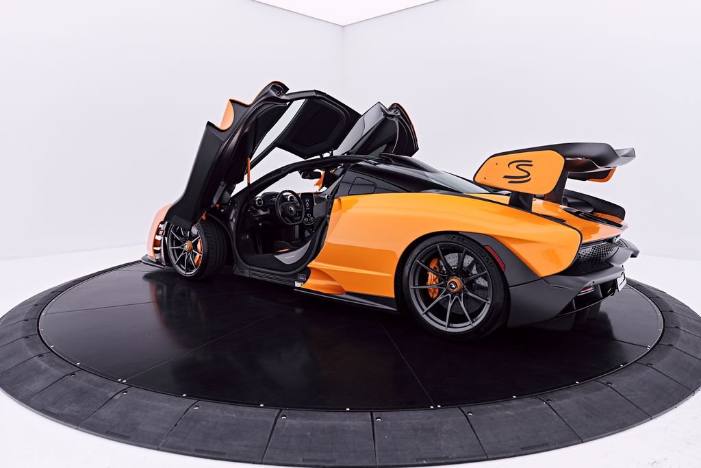 Used 2019 McLaren Senna RWD image 21