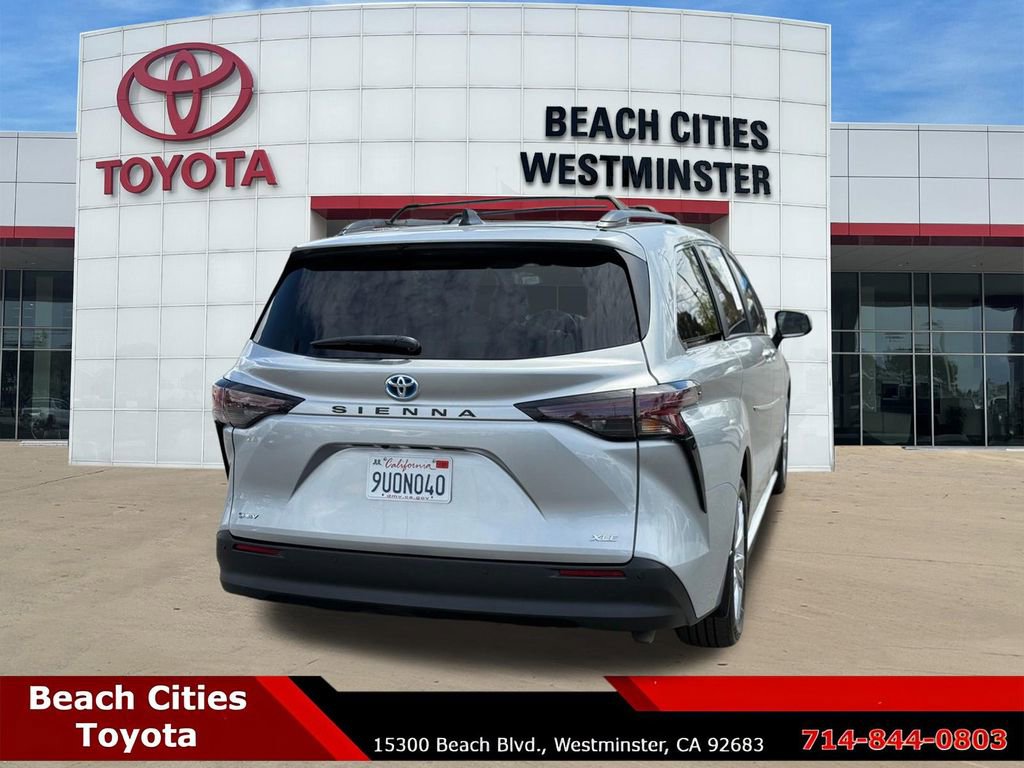 Used 2025 Toyota Sienna XLE w/ XLE Plus Package FWD image 11