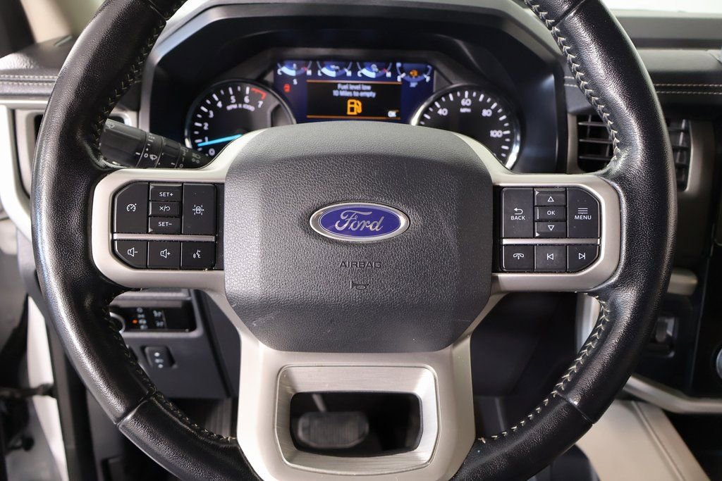Used 2023 Ford Expedition Max XLT image 3