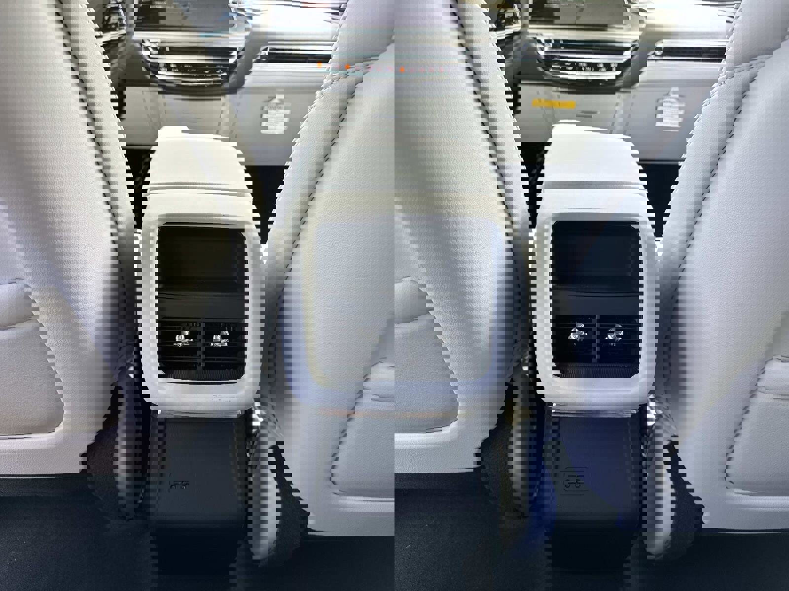 New 2026 Cadillac Lyriq Luxury image 17