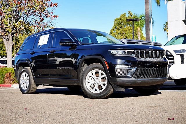 Used 2023 Jeep Grand Cherokee Limited w/ Trailer Tow Prep Group (B) image 2