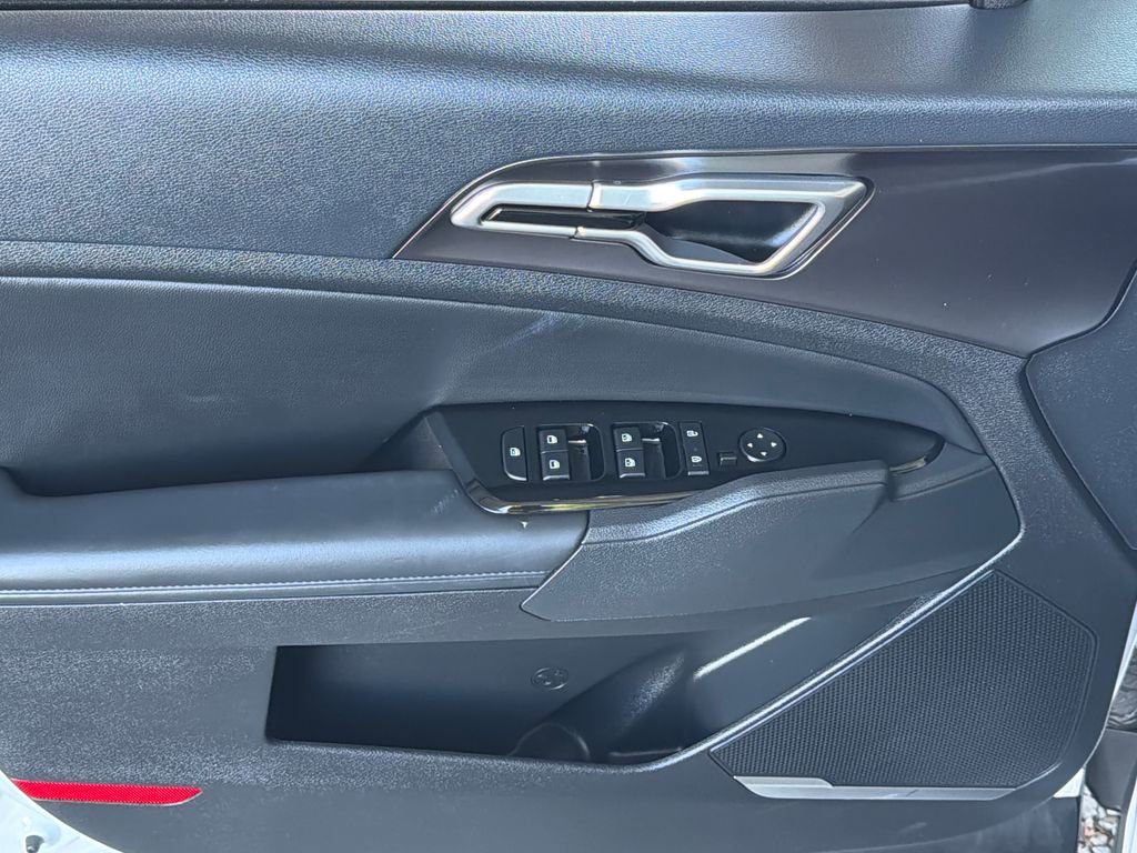 Used 2025 Kia Sportage EX w/ Premium Package image 3