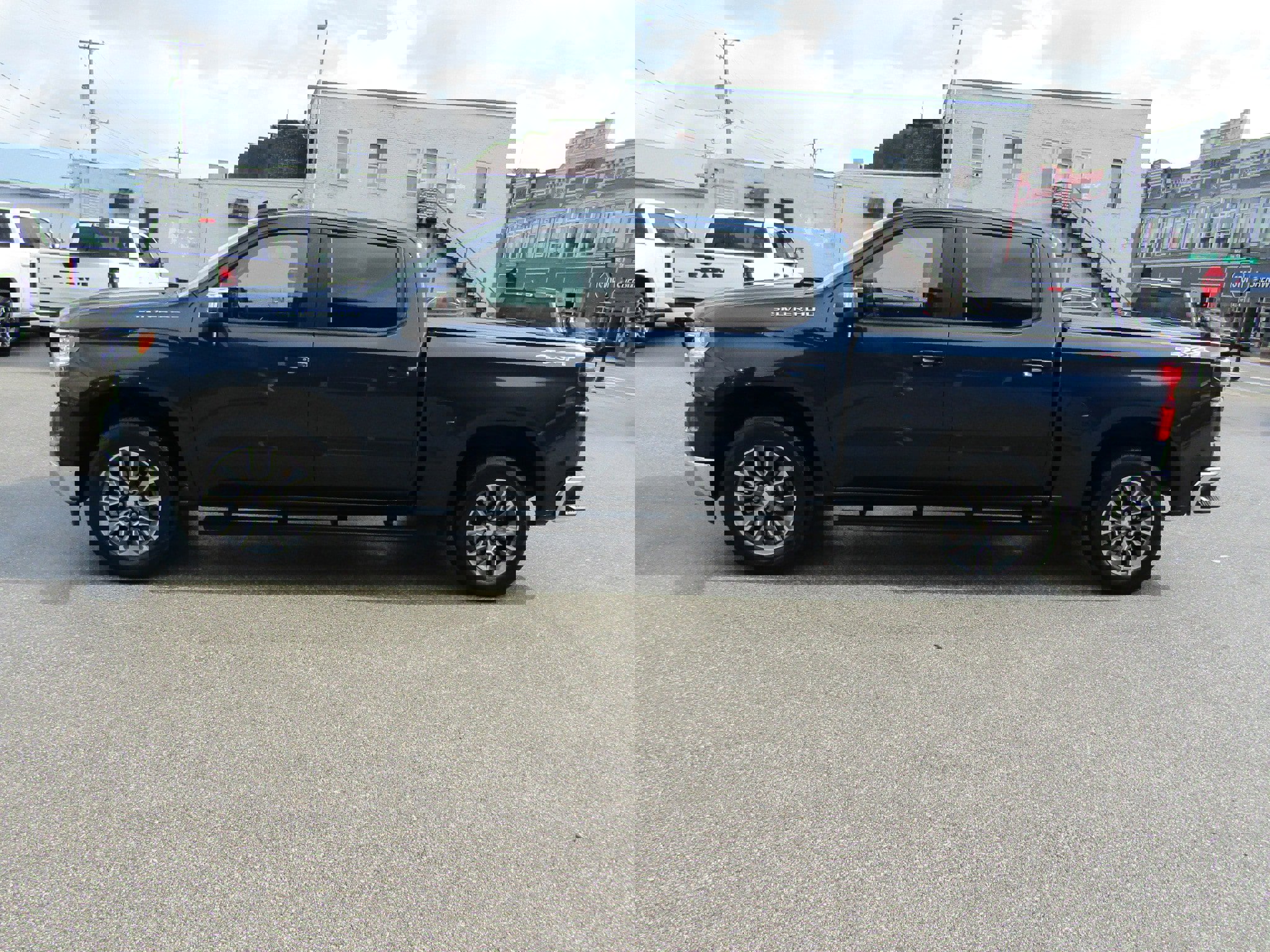 Used 2023 Chevrolet Silverado 1500 LT image 6