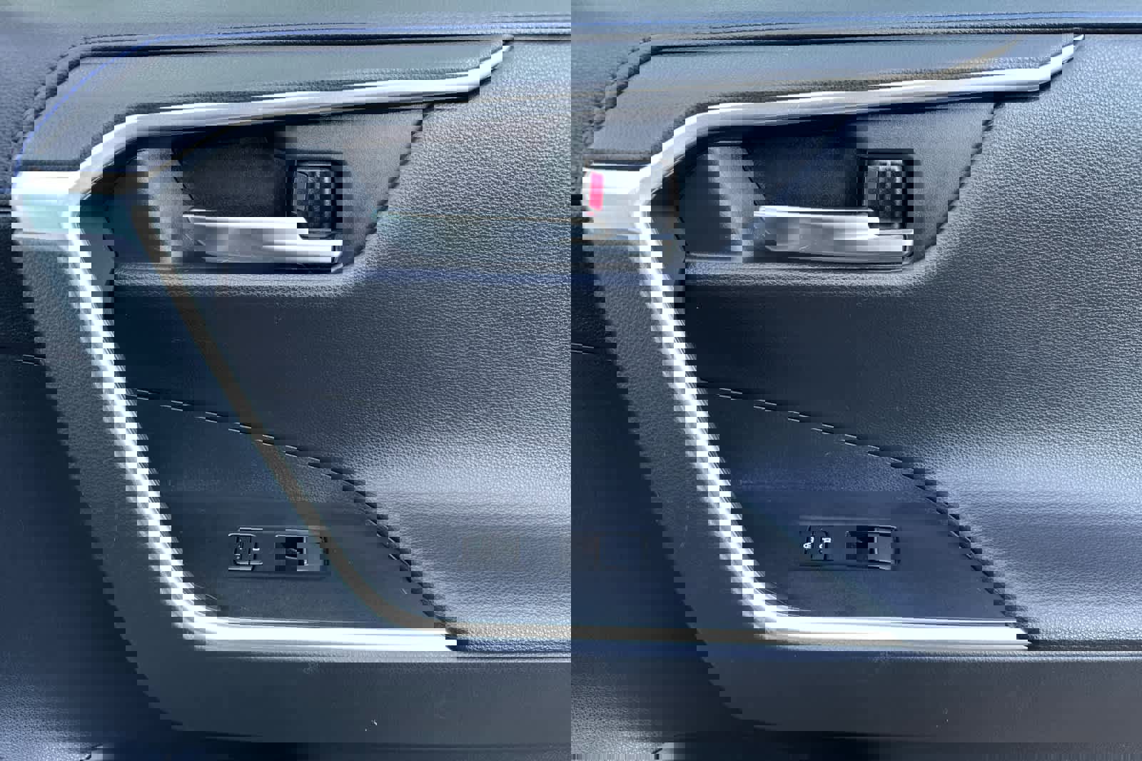 Used 2021 Toyota RAV4 XSE image 19