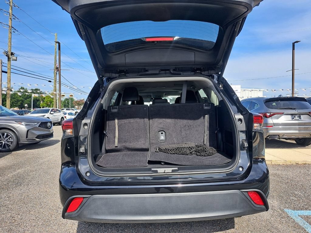 Used 2024 Toyota Highlander XLE FWD image 24