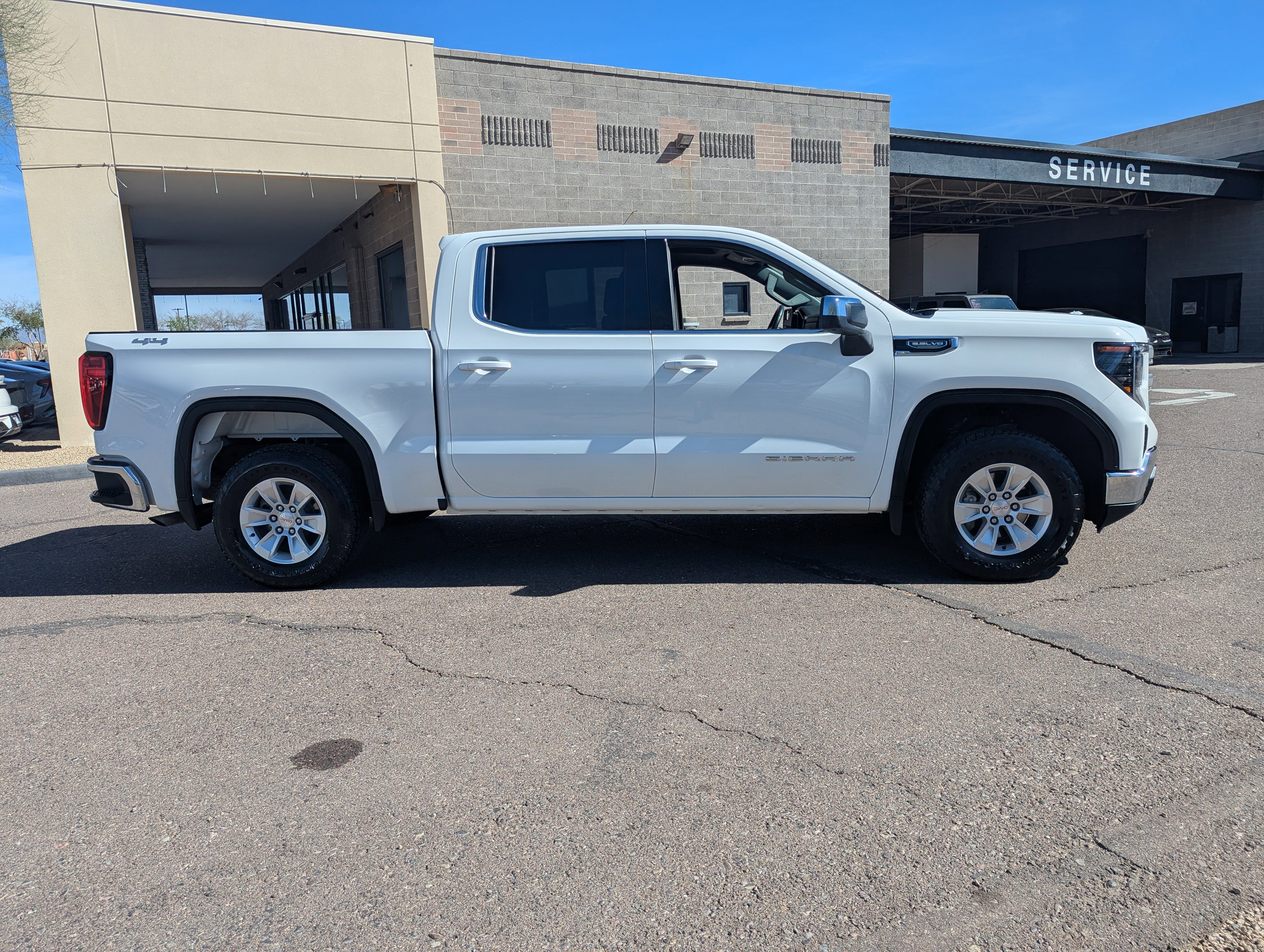 Used 2023 GMC Sierra 1500 SLE image 6