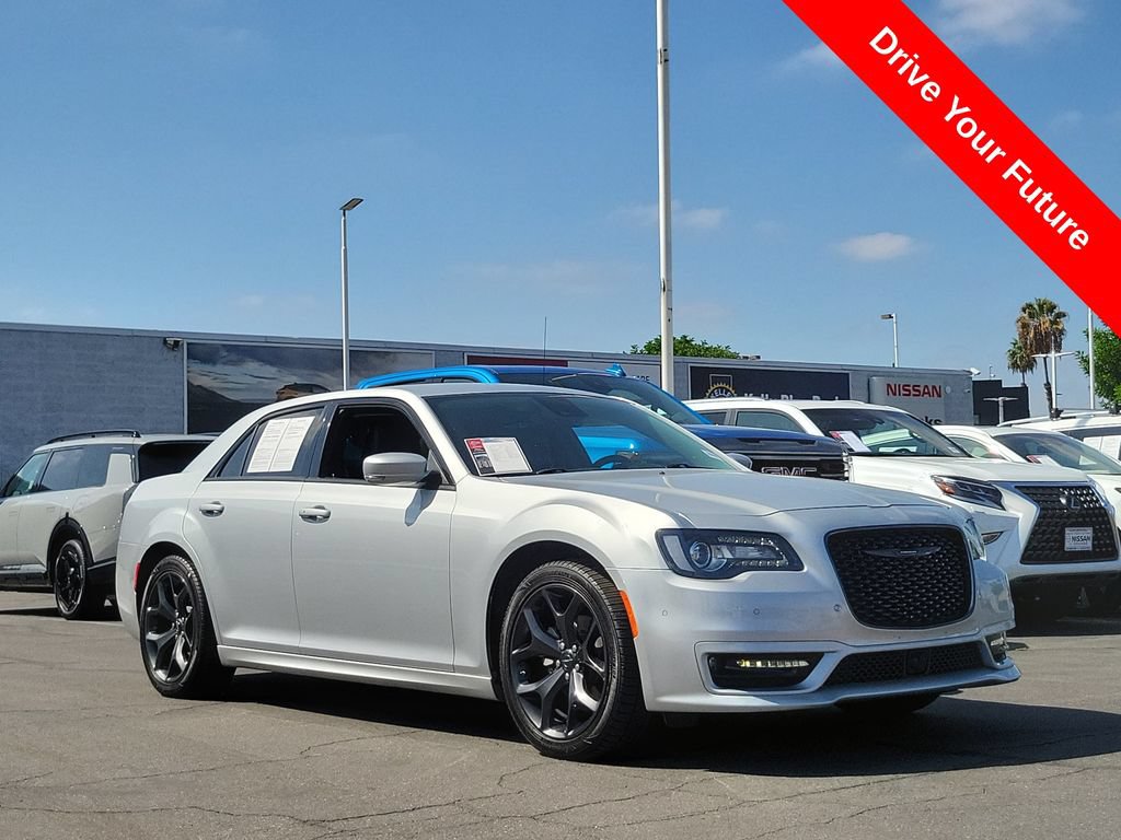 Used 2023 Chrysler 300 Touring L w/ Safetytec Plus Group RWD image 32