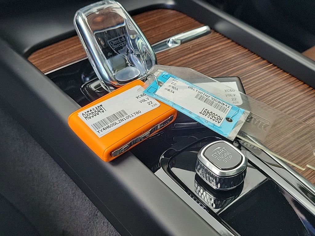 Used 2022 Volvo XC60 T8 Inscription w/ Advanced Package image 24