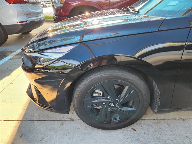 Used 2023 Hyundai Elantra SEL w/ Preferred Accessory Package FWD image 7