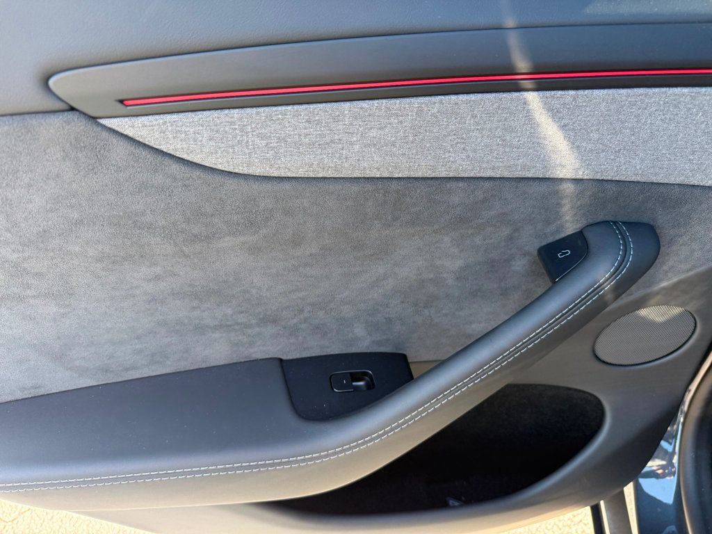 Used 2026 Tesla Model Y 2WD image 25