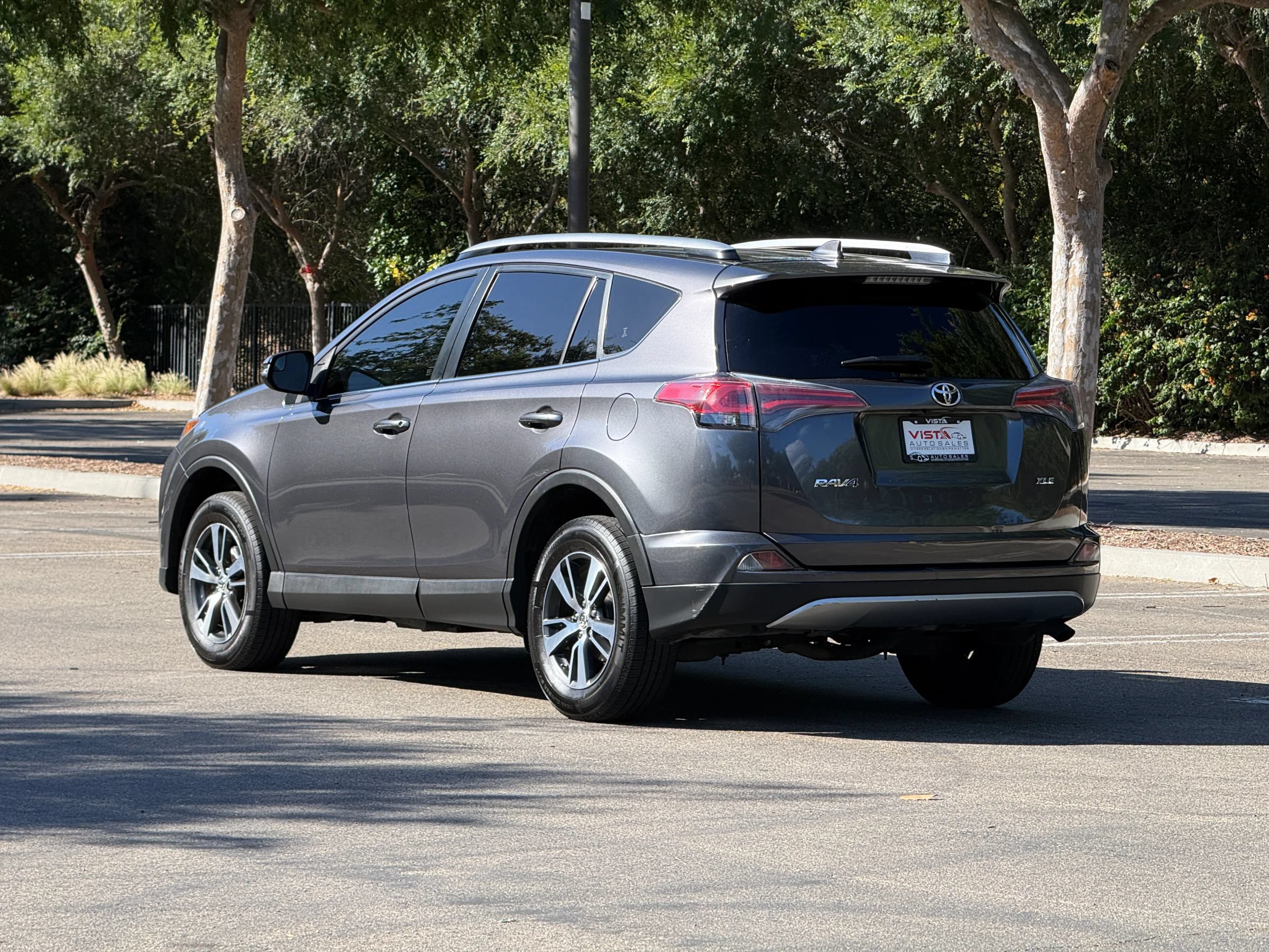 Used 2017 Toyota RAV4 XLE w/ Carpet Mat Package FWD image 3