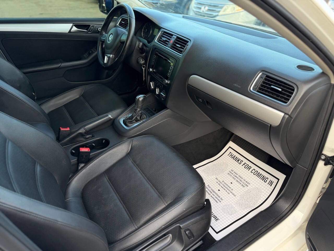 Used 2013 Volkswagen Jetta SE FWD image 10