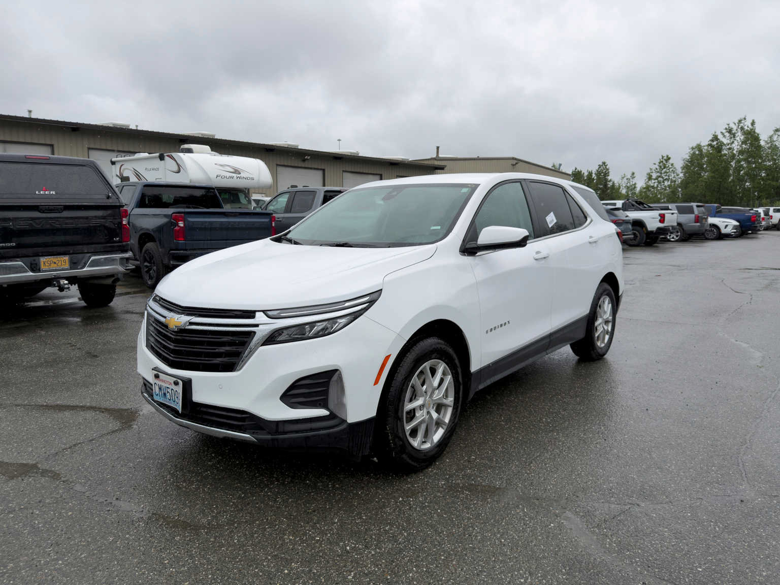 Used 2024 Chevrolet Equinox LT AWD/4WD image 3