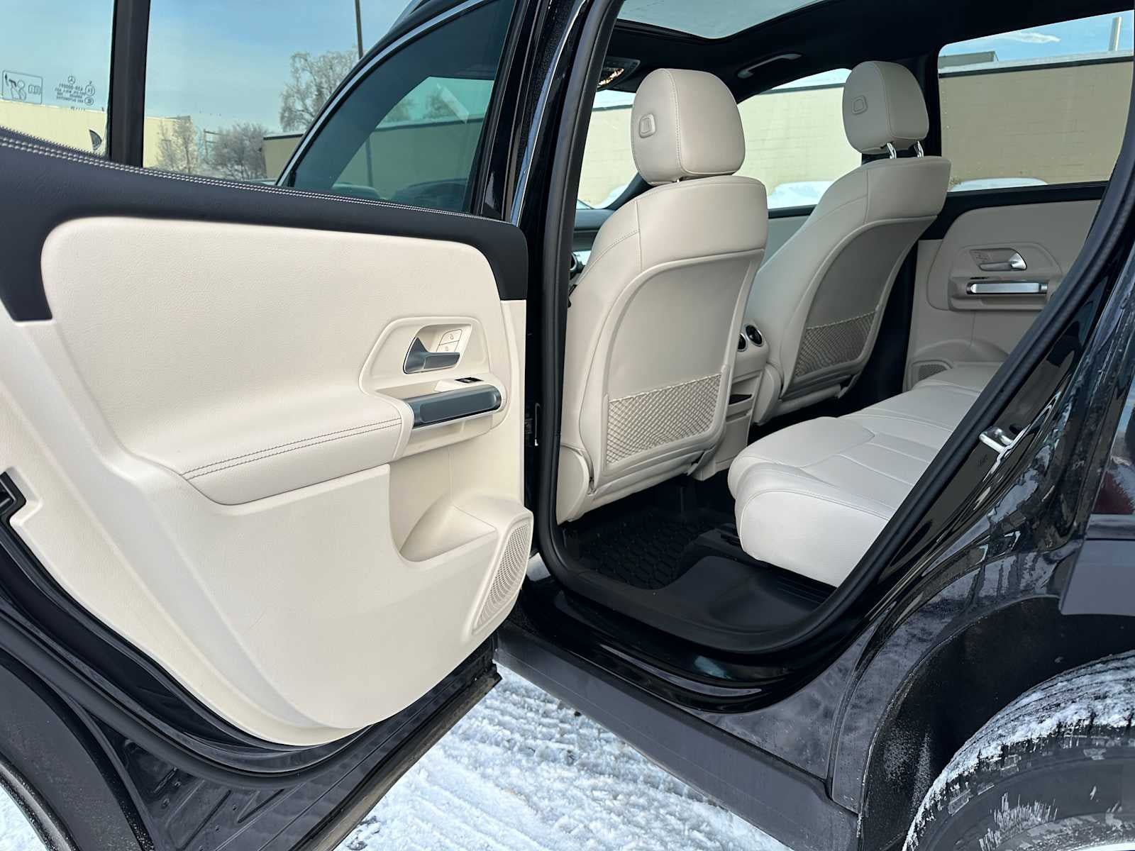 Used 2026 Mercedes-Benz GLB 250 4MATIC image 16