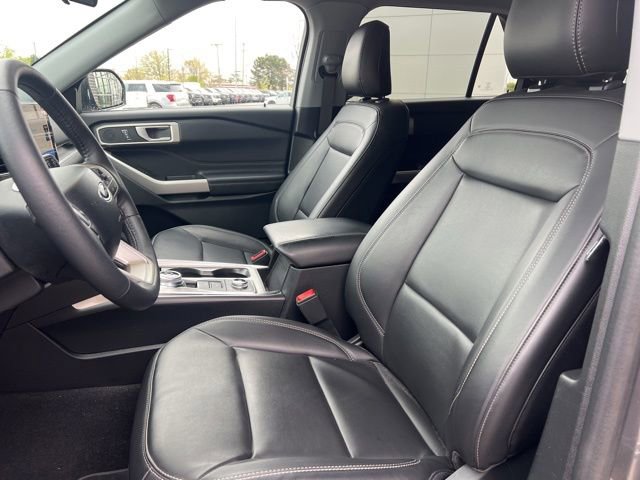 Used 2024 Ford Explorer XLT w/ Equipment Group 202A AWD/4WD image 22
