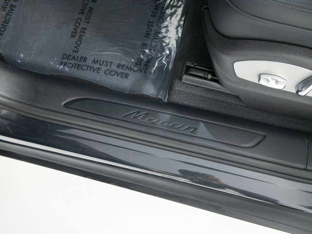 Certified 2025 Porsche Macan image 23