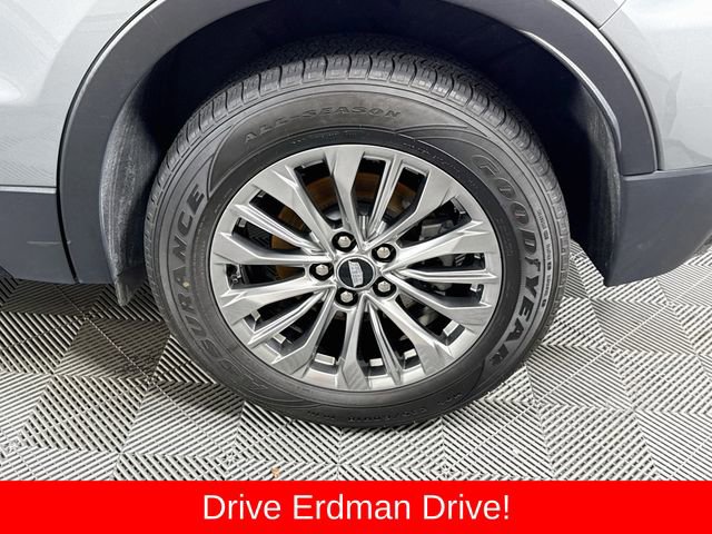 Used 2025 Cadillac XT4 Premium Luxury AWD/4WD image 4