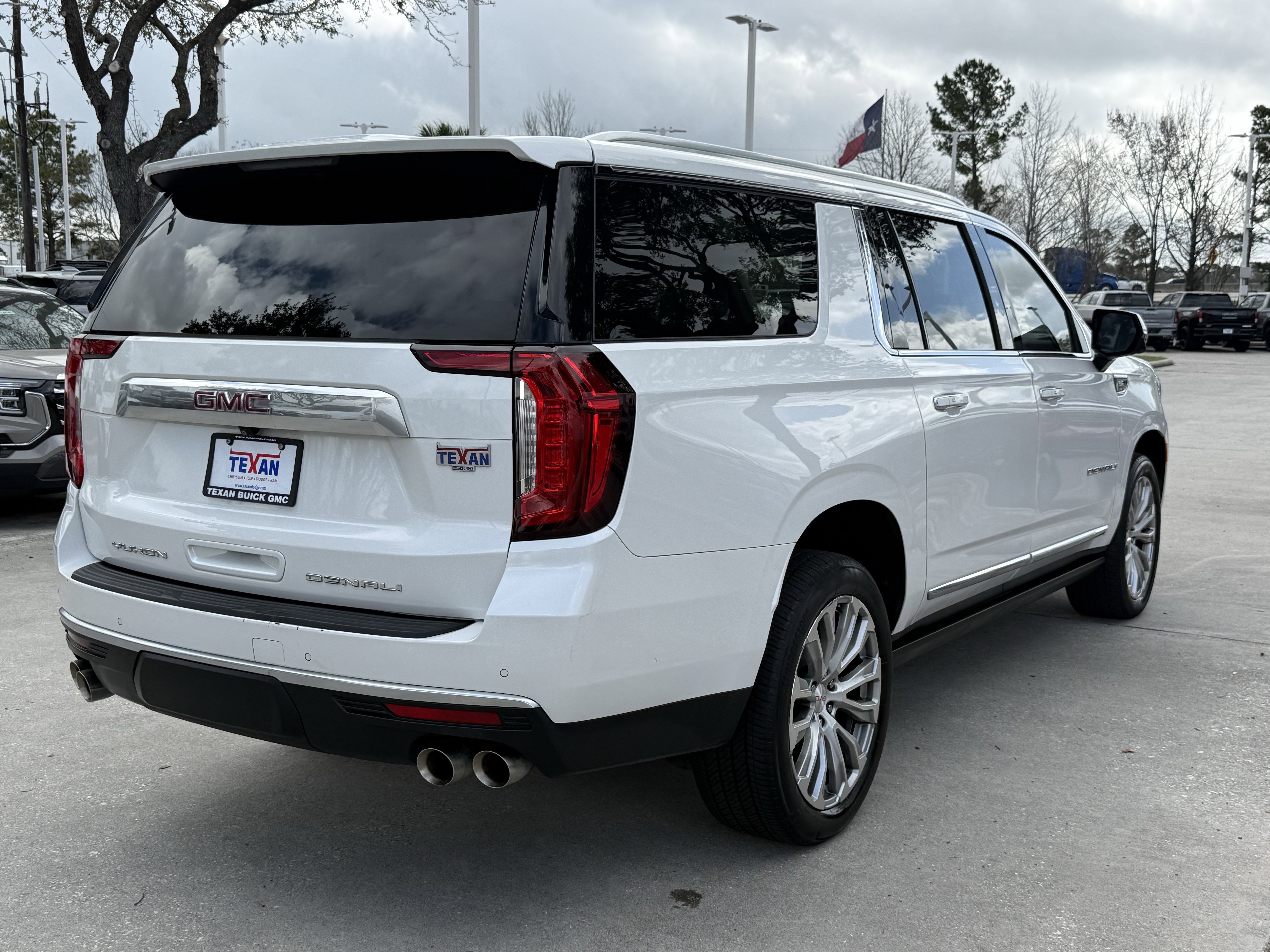 Used 2022 GMC Yukon XL Denali image 5