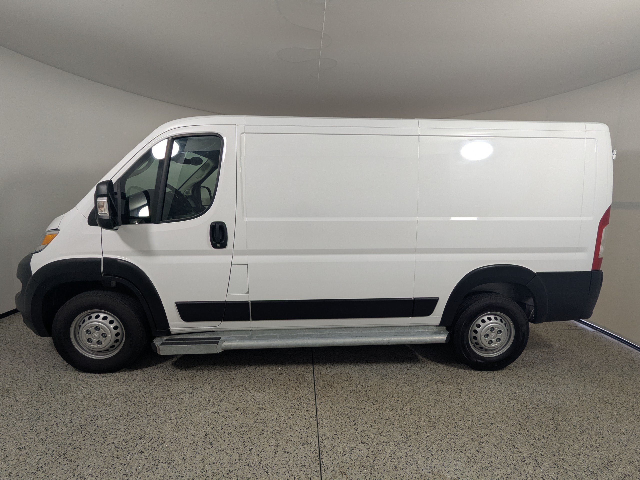 Used 2025 RAM ProMaster 2500 w/ U-Haul Equipment Group FWD image 4