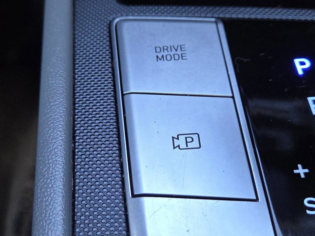 Used 2021 Hyundai Elantra SE image 4